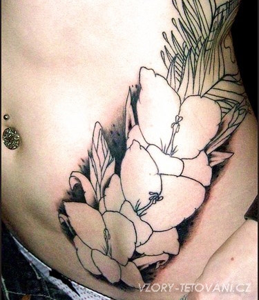 Motiv tetování na boky 8
