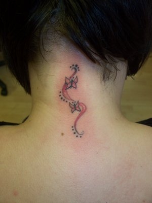 Motiv tetování na krk 3