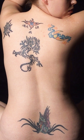 Tetování na spodní záda 34