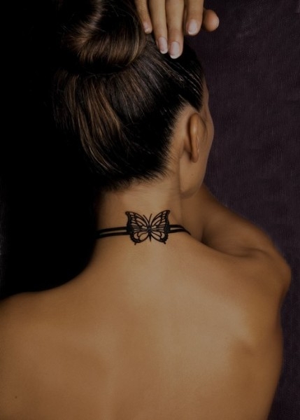 Motiv tetování na krk 10