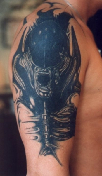 Motiv tetování na paže 32 – Mimozemšťan