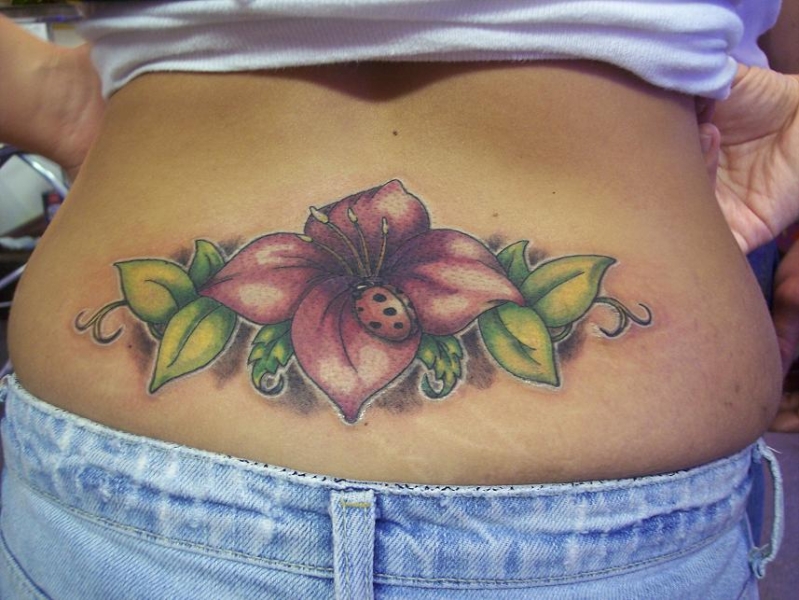 Tetování na spodní záda 11