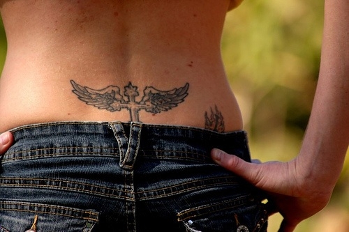 Tetování na spodní záda 19