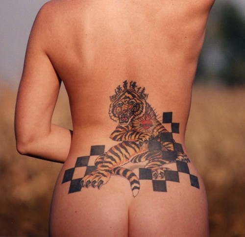 Tetování na spodní záda 24