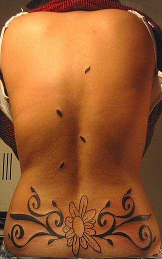 Tetování na spodní záda 26