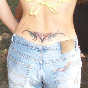 Tetování na spodní záda 32
