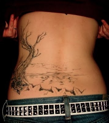 Tetování na spodní záda 33